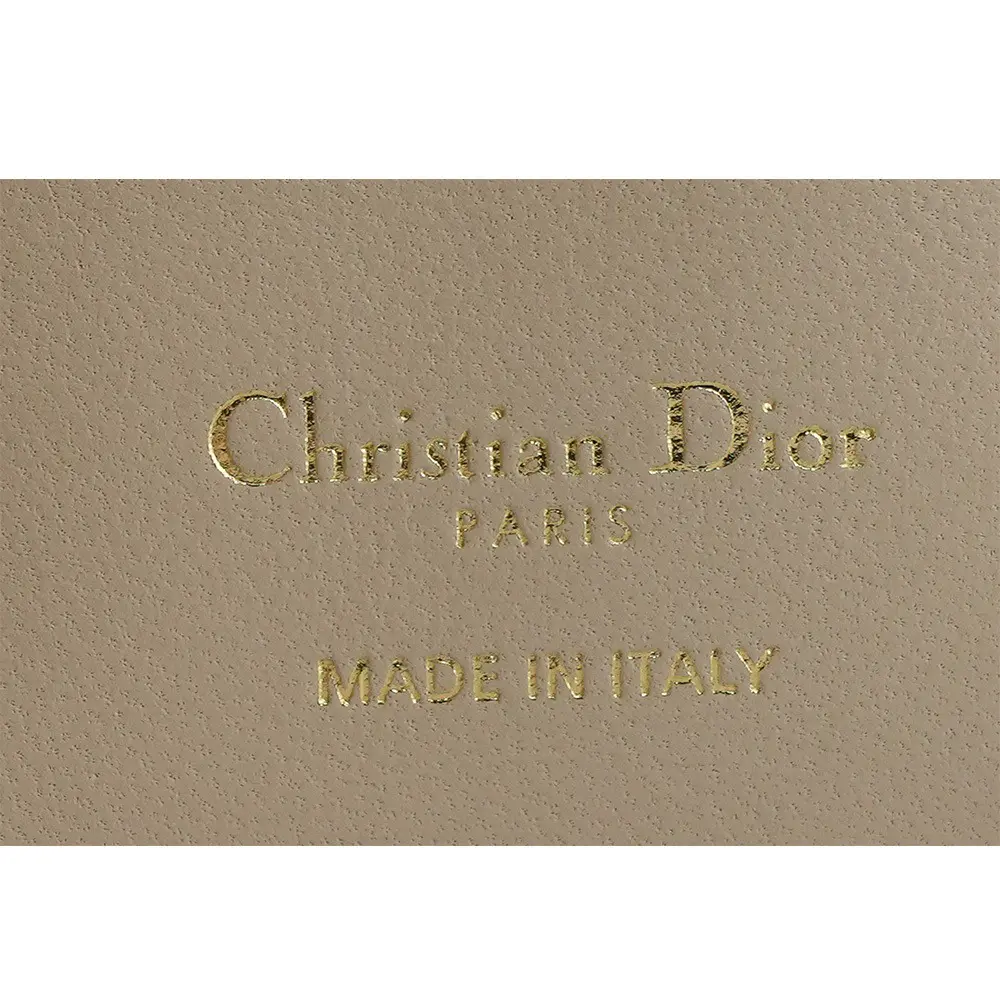 CHRISTIAN DIOR】Jolie Dahlia 珍珠標誌小羊皮籐格紋釦式二折短
