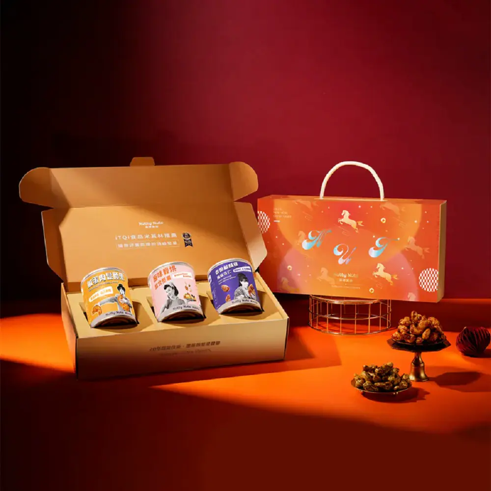 【Nutty Nuts 鬧滋鬧滋】J.極品堅果禮 駿馬奔騰手提禮盒 (堅果3罐)-紅燒牛肉麵風味杏仁+經典玉米濃湯風味腰果