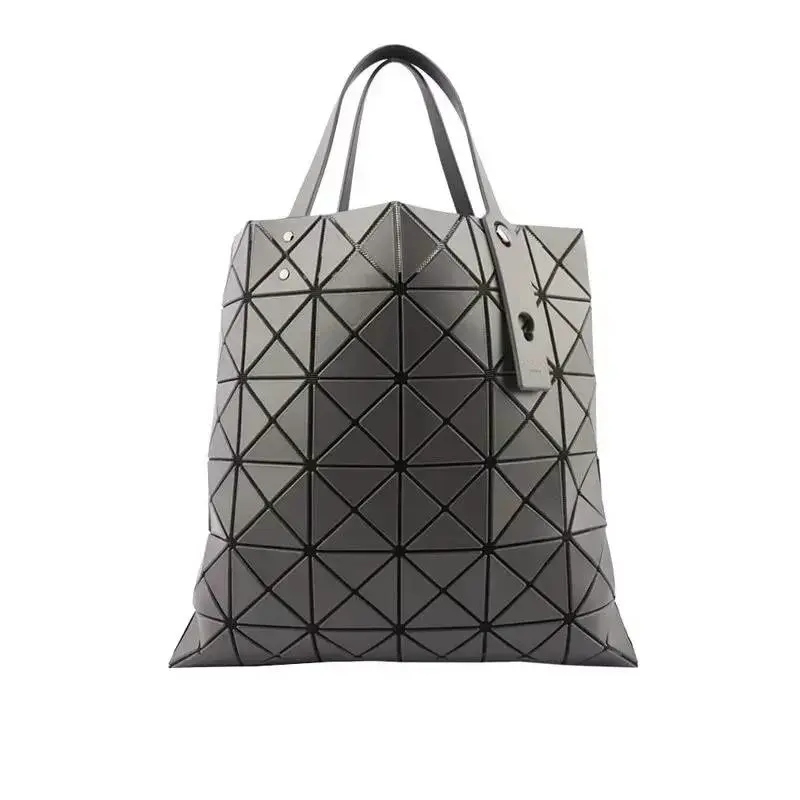 【ISSEY MIYAKE三宅一生】BAO BAO LUCENT MATTE 6X6 啞光霧面手提包(岩灰色/淺灰色)