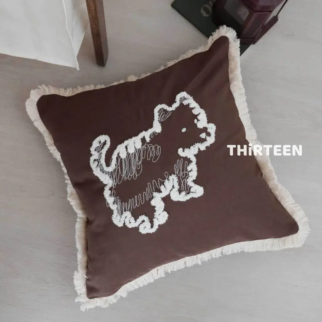 【THiRTEEN 拾參家居】潦草手繪狗狗抱枕#可可棕 不含枕芯-可可棕 不含枕芯