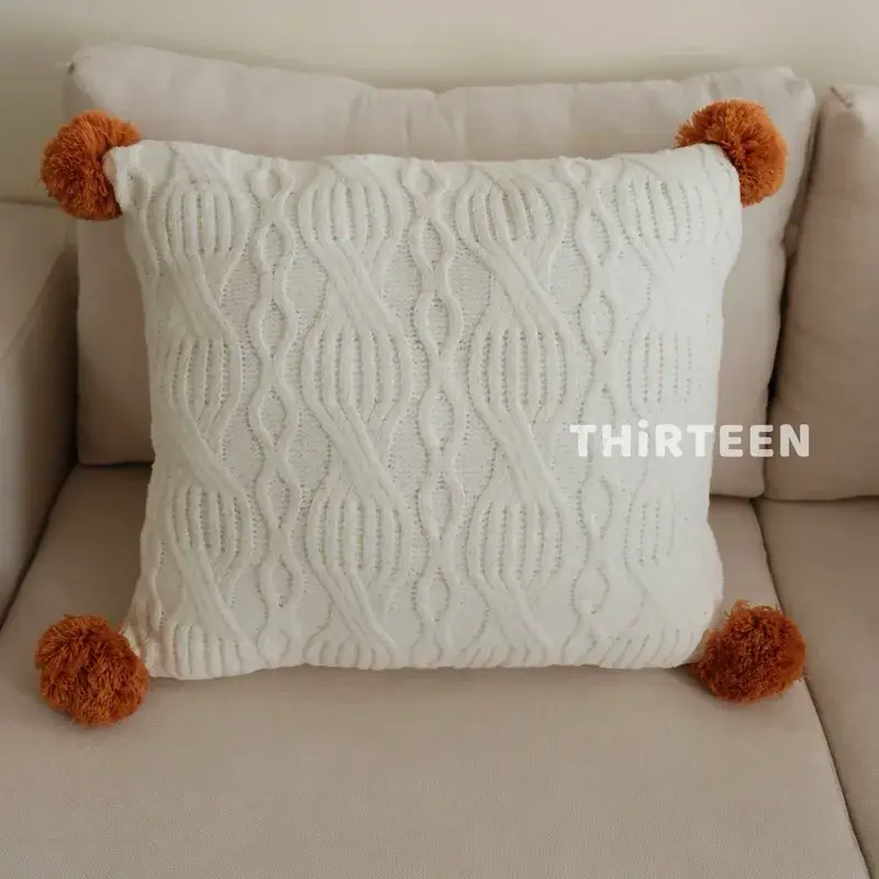 【THiRTEEN 拾參家居】柯夢波丹大絨球抱枕#奶昔白 不含枕芯-奶昔白 不含枕芯