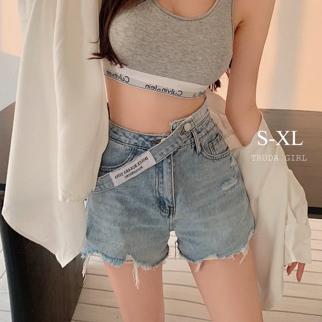 《杜達女孩》不規則跨帶牛仔短褲 褲頭錯位刷破牛仔短褲 抽鬚牛仔短褲 短褲 熱褲 女 牛仔寬褲 特殊造型牛仔短褲 辣妹短褲#M-M