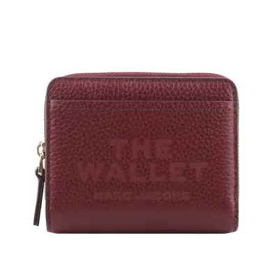 【MARC JACOBS】壓印標誌對開暗釦二折迷你短夾(櫻桃紅)