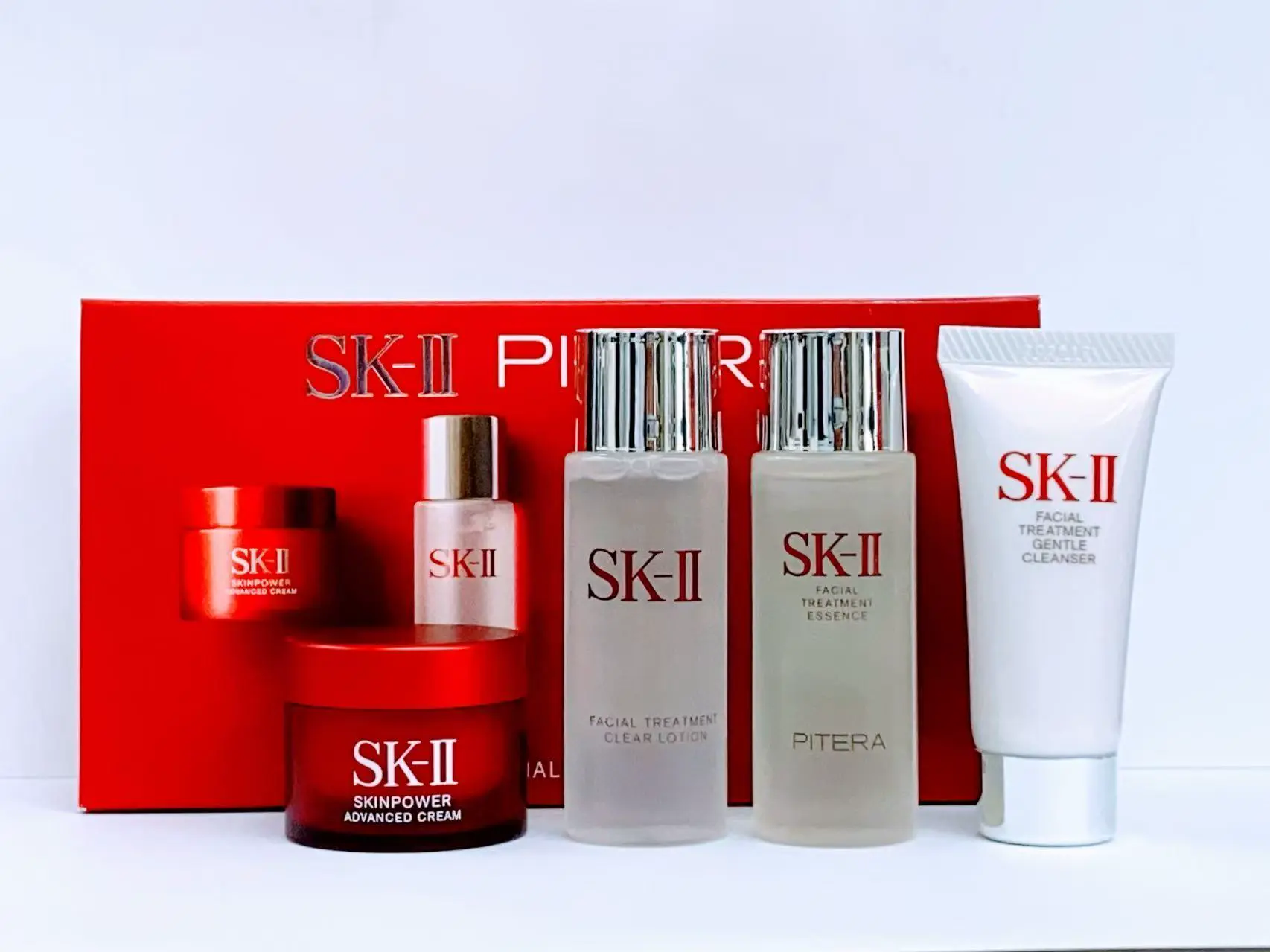 SK-II 經典暢銷旅行四件組(全效活膚潔面乳20g+亮採化粧水 30ml+青春露30ml+致臻肌活能量活膚霜15g) 國際航空版 效期28/02